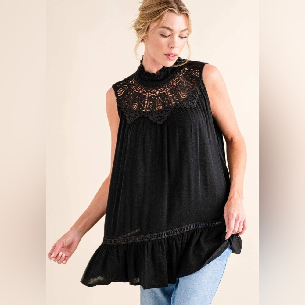 AND THE WHY LACE DETAIL SLEEVELESS RUFFLED TOP